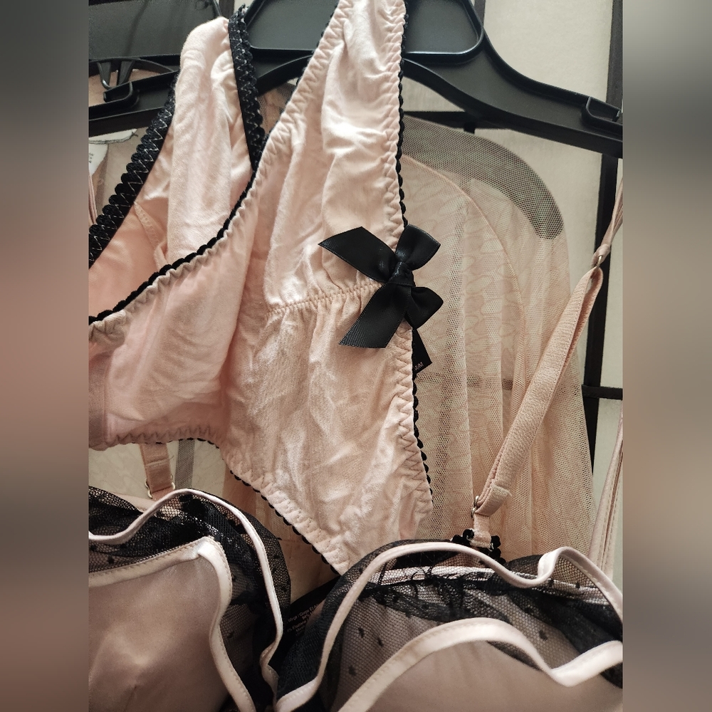 NEW! VS Intimates 2pcs - Picture 5 of 9
